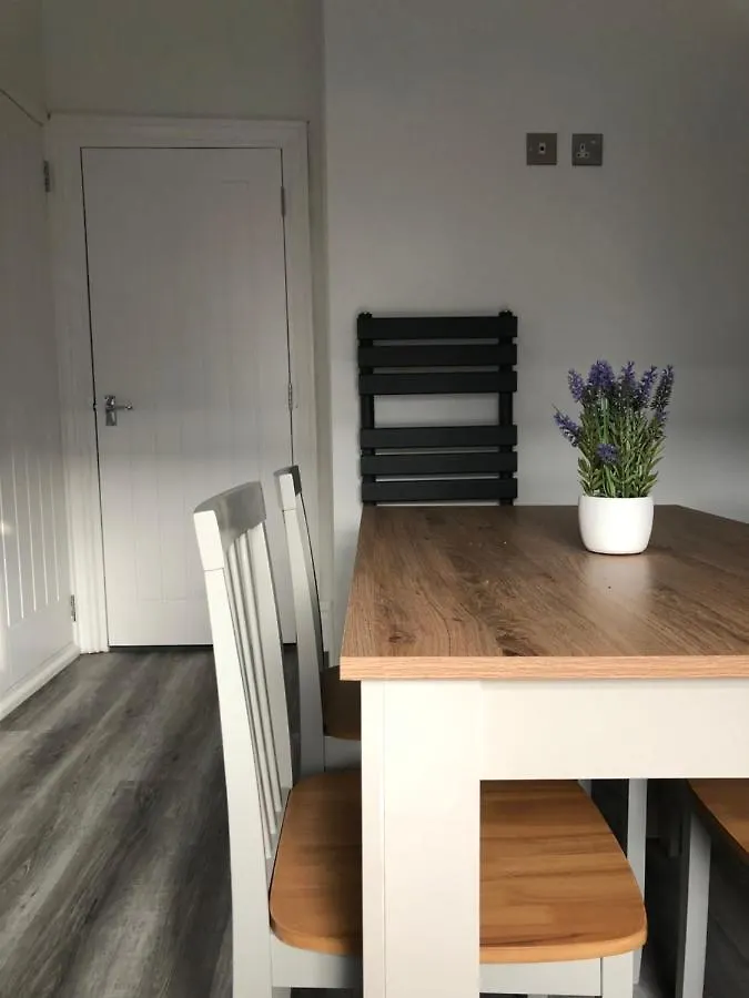 Entire Spacious 4 Bedroom Apartment In Bournemouth 0*,  United Kingdom