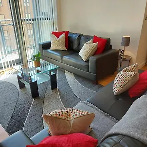 2 Bed, 2 Bath, Free Parking & Wifi , Sheffield United Kingdom