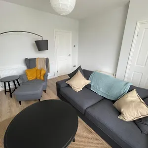 Modern & Spacious With Garden And Parking , Sheffield United Kingdom