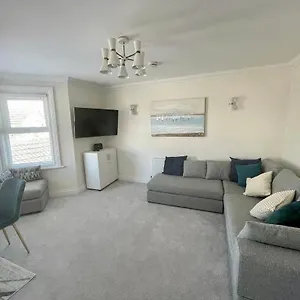 Exquisite Apartment, Stone Throw From The Bournemouth