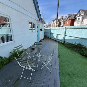 Seaside Retreat: 3br Near Beach Bournemouth