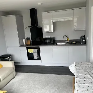 New One Bed 1st Floor Flat Close To The Bournemouth